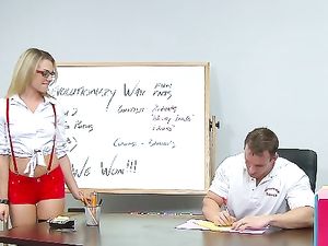 Slutty Teen Knows How To Seduce The Horny Teacher